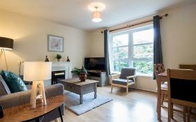 Bright & Tranquil Apartment Near City Centre With Free Parking!